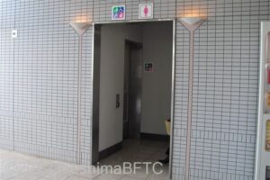 近鉄鵜方駅改札内トイレ入口
