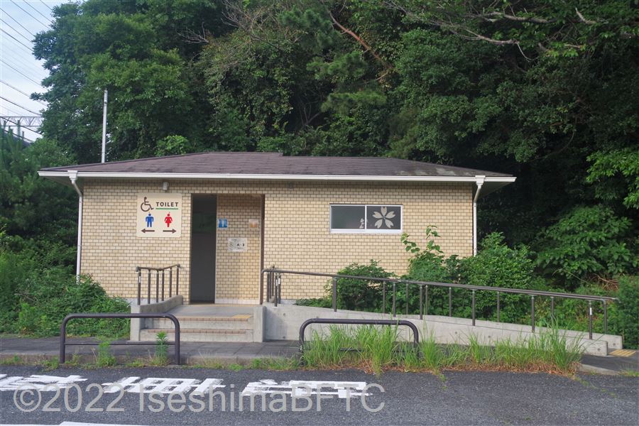 賢島駅南口駐車場トイレ棟外観