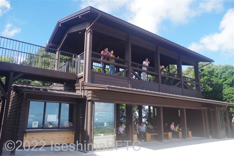 横山展望台 天空カフェテラストイレ棟外観