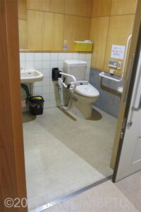 志摩パークゴルフ場車いす対応トイレ入口
