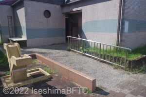 ともやま公園公衆トイレへのスロープ