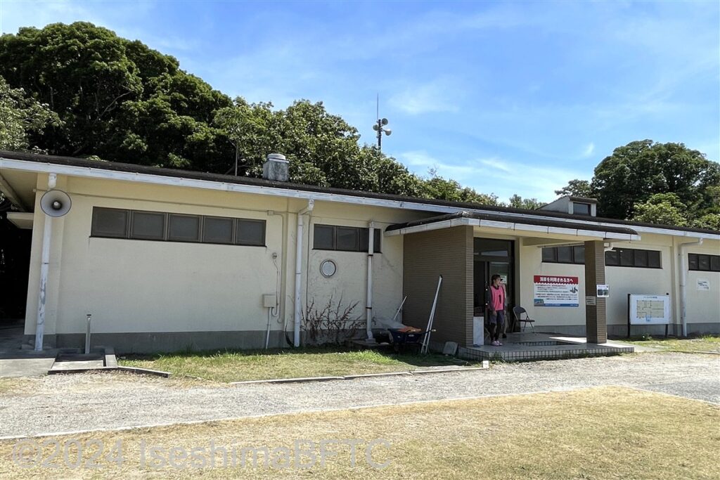 次郎六郎海水浴場バースハウス外観