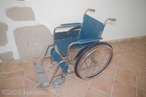 館内の貸し出し用っ車いす。