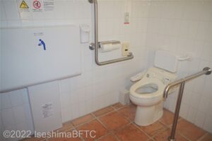 車いす対応トイレにはベビーシートもある。
