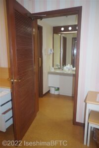 洗面所の入り口のようす。