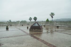 テラスのようす。テラコッタ敷きになっている。