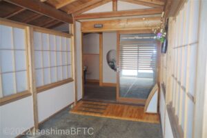 館内への自動ドア