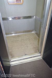 エレベーター1　内部
