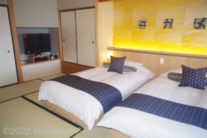904号室　畳に置かれたベッド