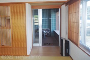 204号室　和室から露天風呂への入口