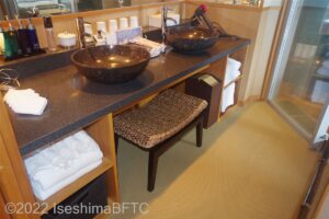 204号室　洗面台のようす