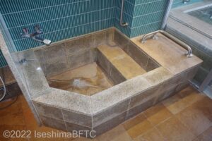 204号室　室内浴槽のようす