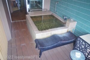 204号室　露天風呂浴槽