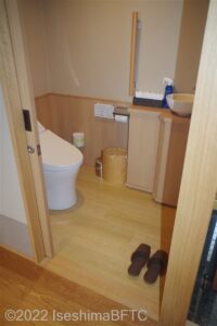 605号室　トイレ入口