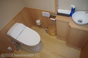 605号室　トイレ内部