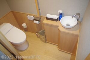 701号室　トイレ内部