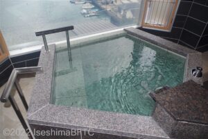 801号室　浴槽のようす