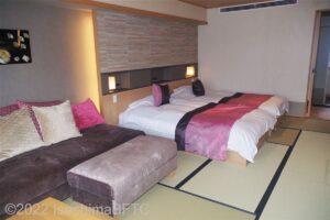 和室（ダイニング食）　窓側から室内を見たところ