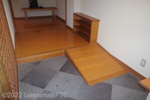 貸切風呂入口段差とスロープ