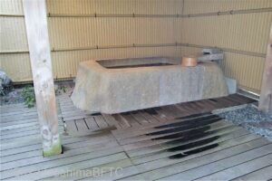 カラオケ付き貸切風呂　露天浴槽のようす