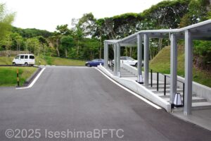 一般駐車場への通路