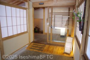 バリアフリー入口から館内への自動ドア