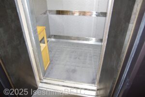 エレベーター1　内部