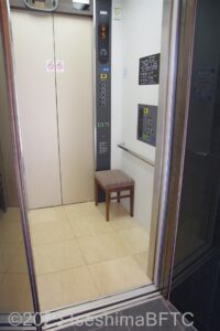 エレベーター2　内部