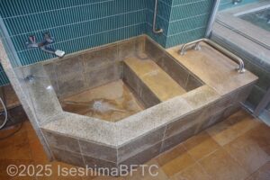204号室　室内浴槽のようす