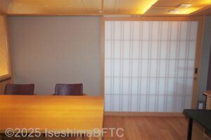 701号室　ダイニングと洗面の境の間仕切りを閉めたところ