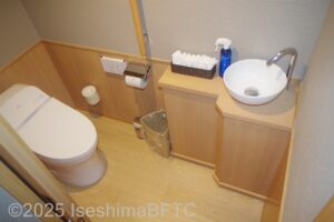 701号室　トイレ内部