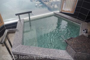801号室　浴槽のようす