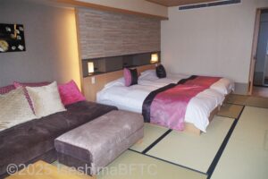 和室（ダイニング食）　窓側から室内を見たところ