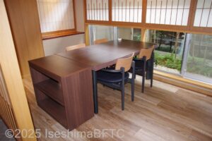 テーブル席個室内部1
