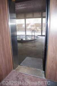 「くのいちの湯」浴室入口