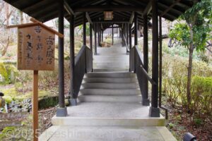 露天風呂へ向かう回廊