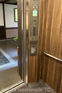 こもれびの館（新館）エレベーター　内部の操作ボタン