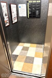 ふういんの館（別館）エレベーター　扉が開いたところ