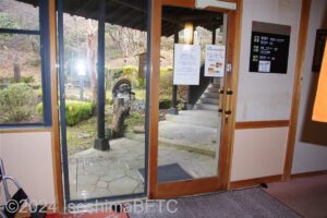 露天風呂への通路入口