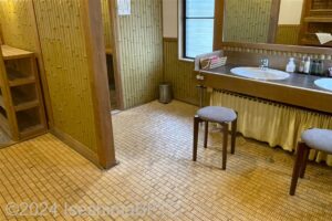 「半蔵の湯」脱衣所