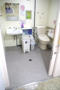 鳥羽1番街車いす対応トイレ入口