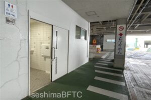 車いす対応トイレ入口