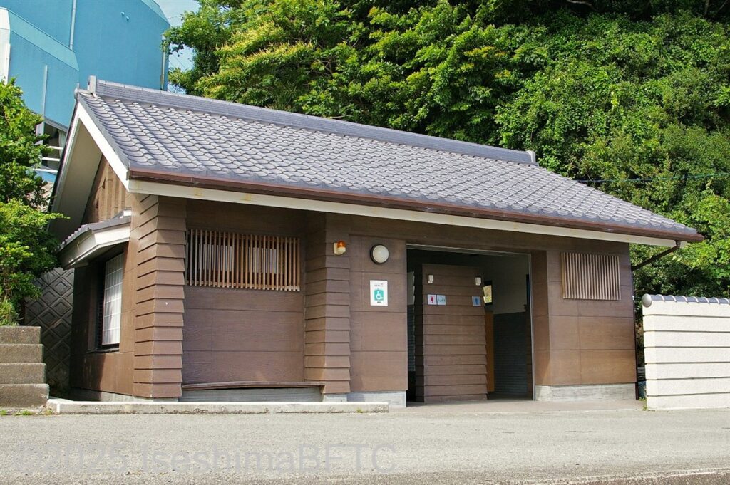 国崎漁港公衆トイレ外観