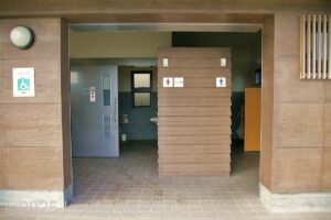 国崎漁港公衆トイレ入口