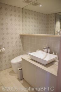 ましろ洋室　1室になった洗面とトイレのようす