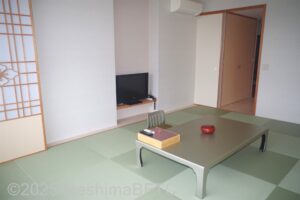 桜フロア和室807号室　窓側から和室を見る