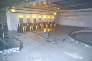 男性用大浴場　入口右側の浴槽