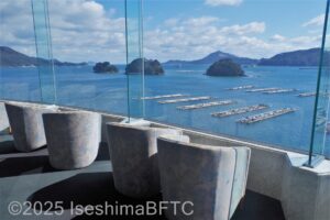 ロビーからの三ツ島の眺め