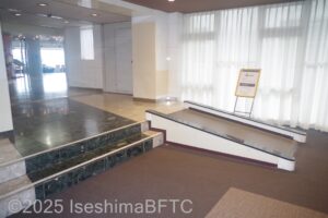5階廊下にあるスロープ