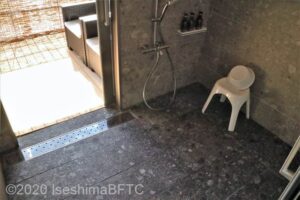 3階特別室　シャワールームと、露天風呂への入口